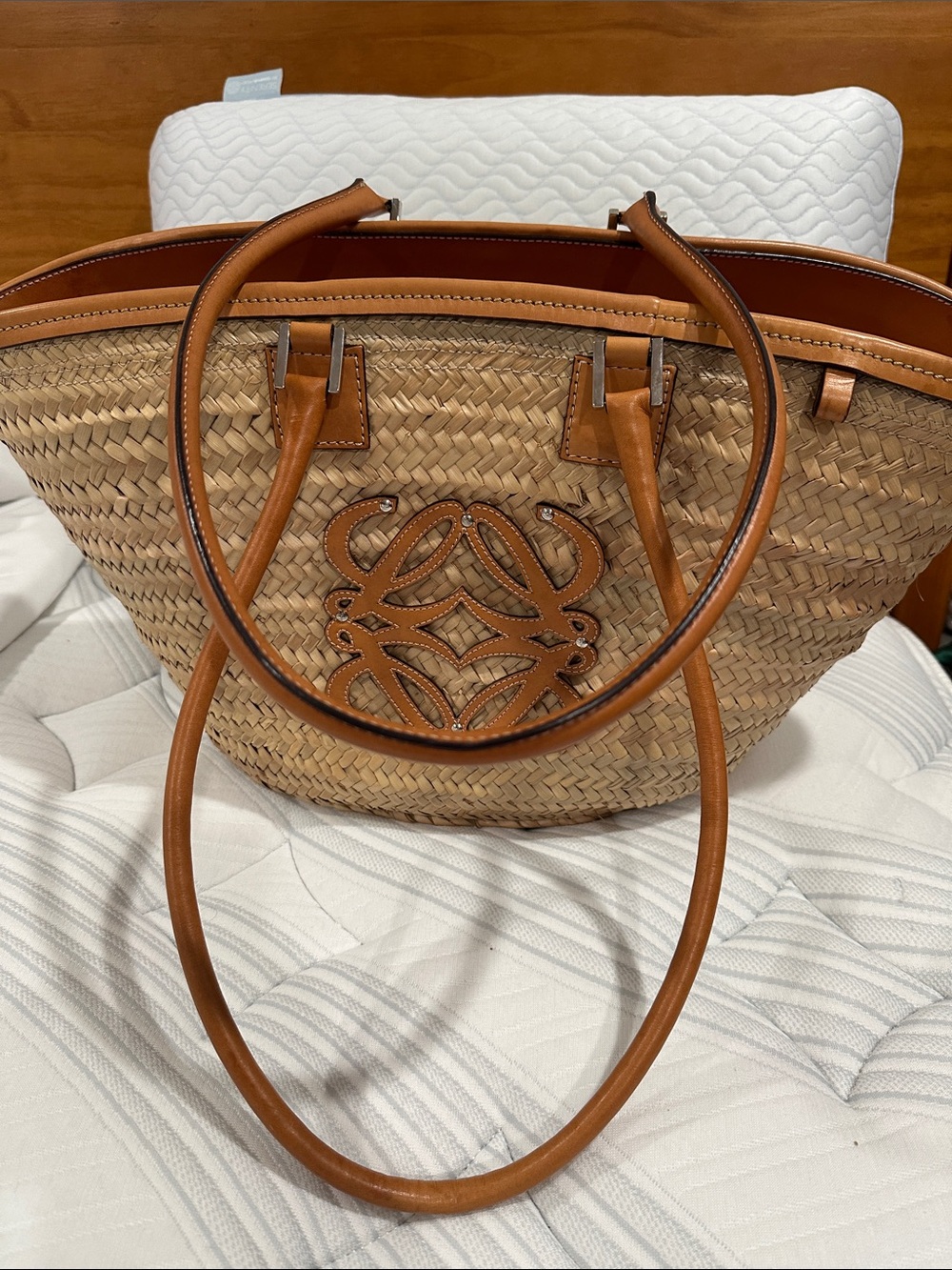 Loewe Anagram Raffia Straw Tote Tan Leather Trim w/ pochette - pink interior - Picture 14 of 14